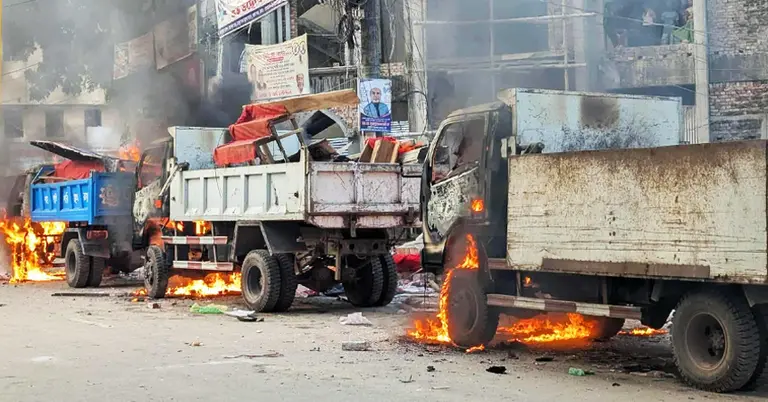 আগুনে পুড়ছে পৌরসভার ৩টি ট্রাক
